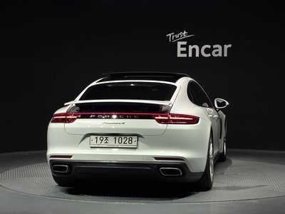 PORSCHE PANAMERA - 3