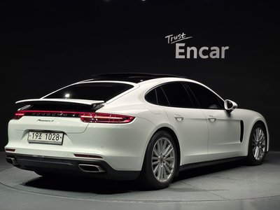 PORSCHE PANAMERA - 4