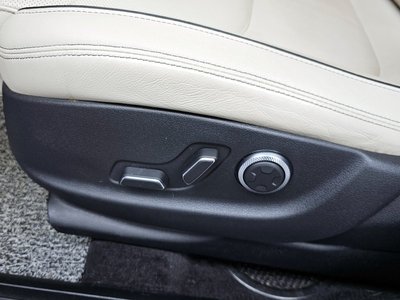 2021 Genesis GV70 thumbnail 32