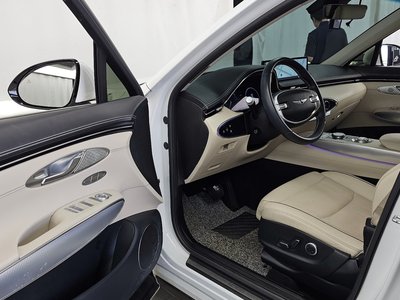 2021 Genesis GV70 thumbnail 13