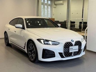 2025 BMW 4 SERIES photo 9