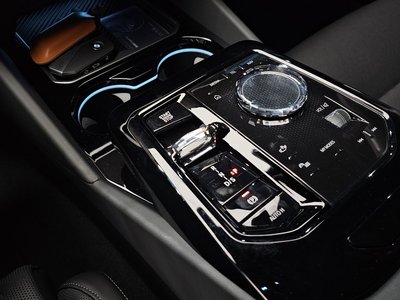 2025 BMW 5 SERIES thumbnail 12