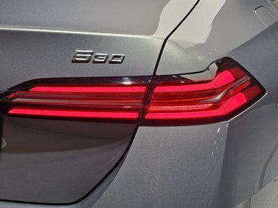 2025 BMW 5 SERIES — фото 10