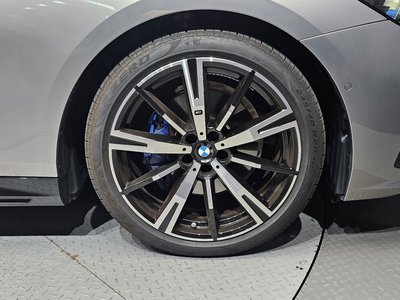 2025 BMW 5 SERIES — фото 8