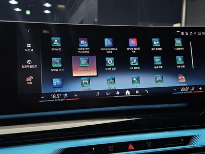 2025 BMW 5 SERIES thumbnail 22