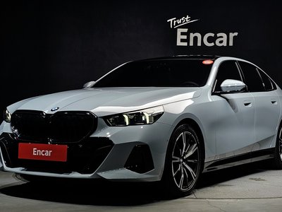 2026 BMW 5 SERIES 照片 1