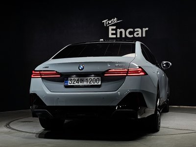 2026 BMW 5 SERIES 照片 4