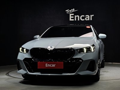 2026 BMW 5 SERIES 照片 2