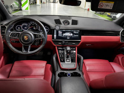 صورة 7 لـ 2021 Porsche CAYENNE