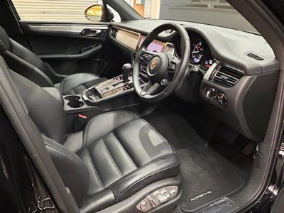 PORSCHE MACAN - 3