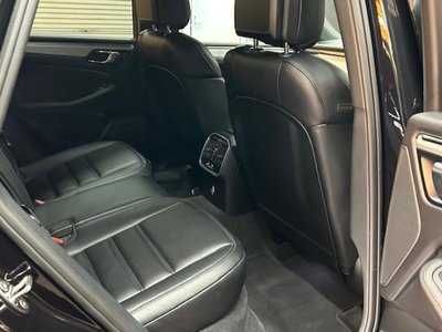 PORSCHE MACAN - 8