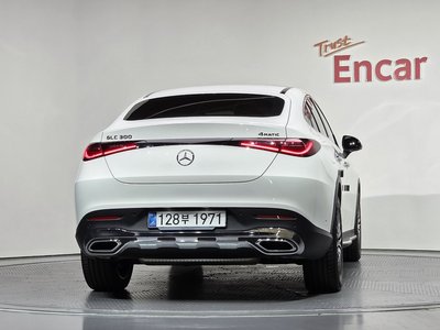 2025 Mercedes-BENZ GLC photo 4