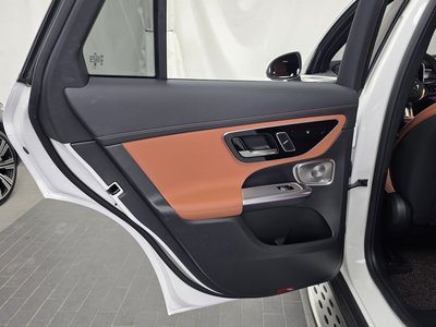 2025 Mercedes-BENZ GLC — миниатюра 15