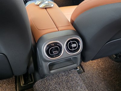 2025 Mercedes-BENZ GLC — миниатюра 33
