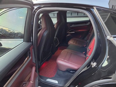صورة 10 لـ 2024 Porsche CAYENNE