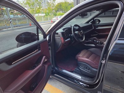 صورة 9 لـ 2024 Porsche CAYENNE