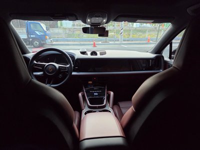 صورة 8 لـ 2024 Porsche CAYENNE