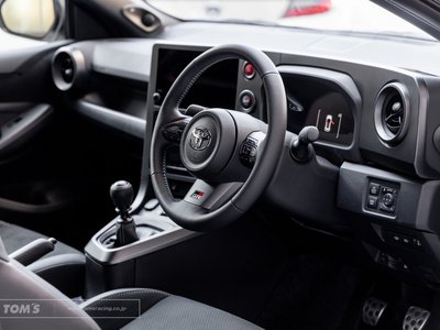 TOYOTA YARIS - 2