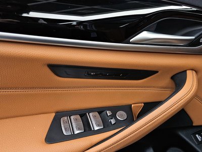 2021 BMW 5 SERIES — миниатюра 30