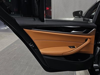 2021 BMW 5 SERIES — миниатюра 16