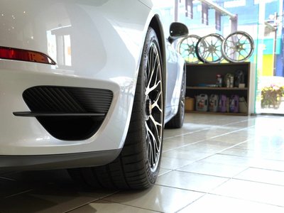 PORSCHE 911 - 9