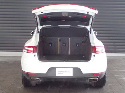 PORSCHE MACAN - 8