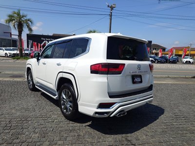 TOYOTA LAND CRUISER 300 - 3