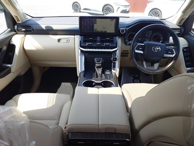 TOYOTA LAND CRUISER 300 - 9