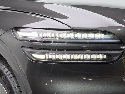 2025 Genesis GV70 photo 9