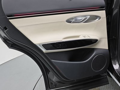 صورة مصغرة 15 لـ 2025 Genesis GV70