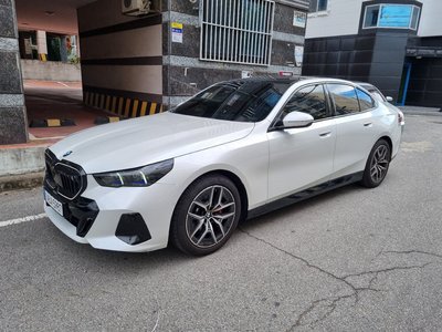 2025 BMW 5 SERIES 照片 5