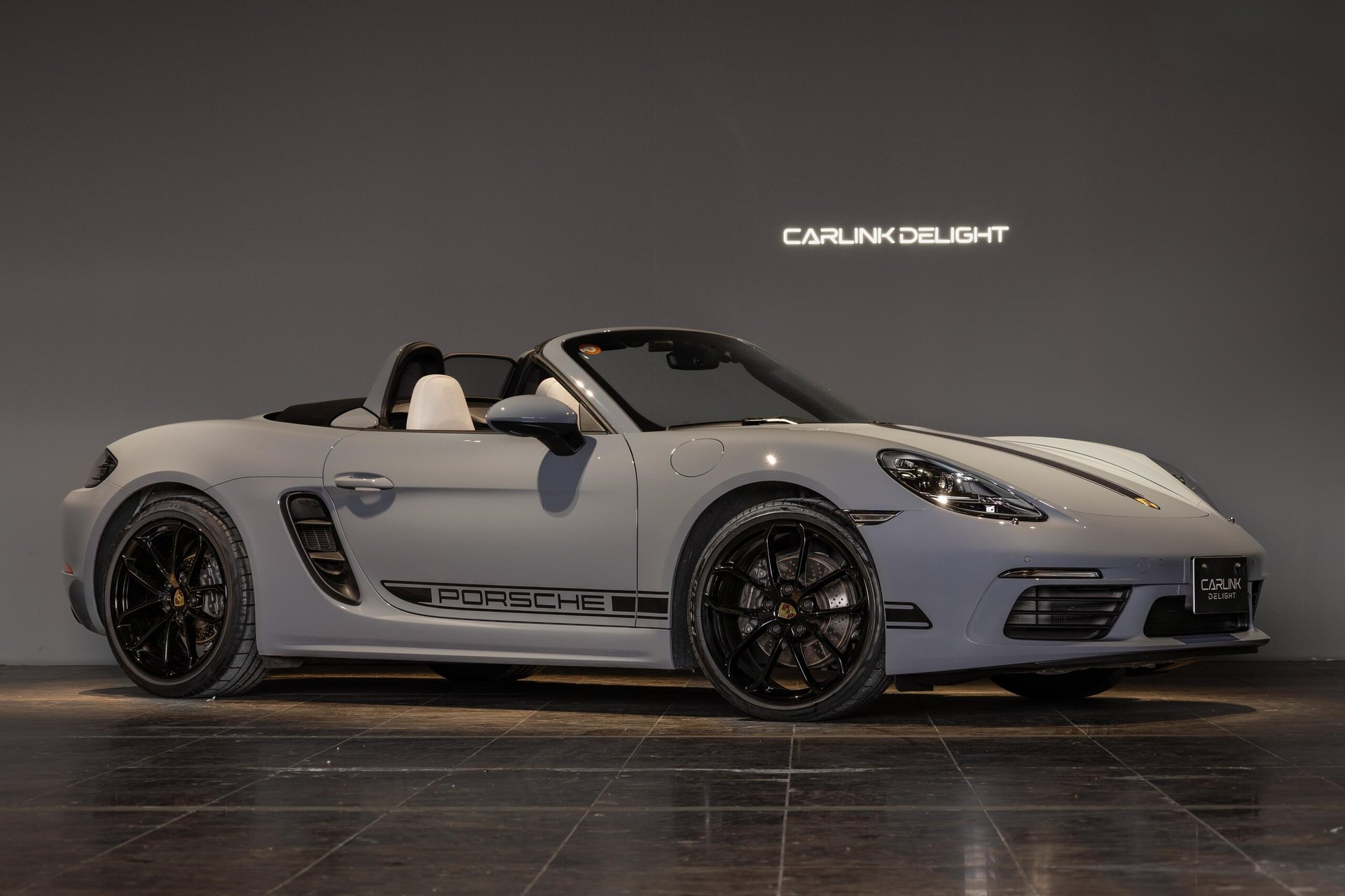 PORSCHE 718 BOXSTER - View 1