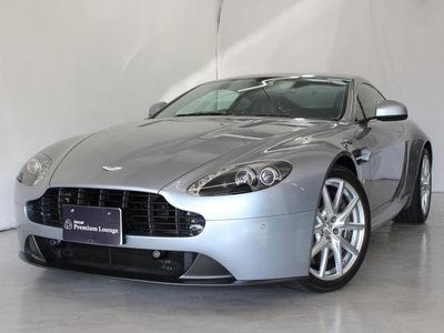ASTON MARTIN V8 - 1