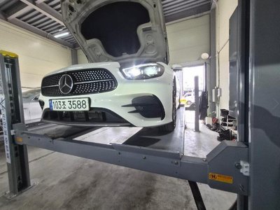 MERCEDES-BENZ E-CLASS - 1