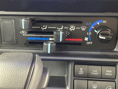 TOYOTA LAND CRUISER 70 - 5