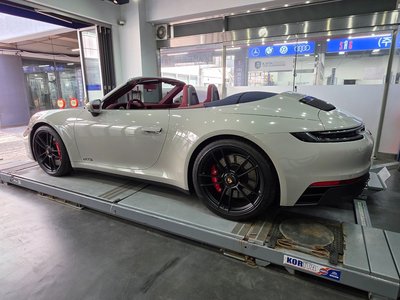 PORSCHE 911 - 4