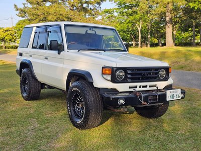 TOYOTA LAND CRUISER 70 - 1
