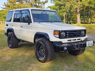 TOYOTA LAND CRUISER 70 - 9