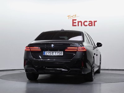 2025 BMW 5 SERIES 照片 4