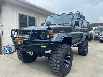 TOYOTA LAND CRUISER 70 - 1