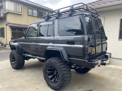 TOYOTA LAND CRUISER 70 - 8