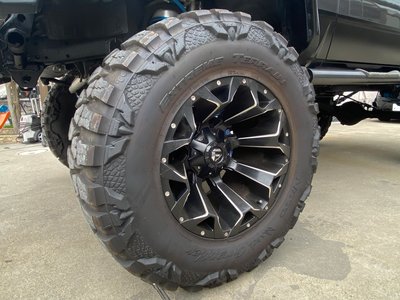 TOYOTA LAND CRUISER 70 - 9