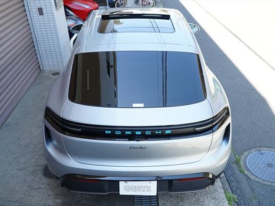 PORSCHE MACAN - 10