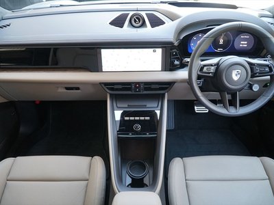 PORSCHE MACAN - 3