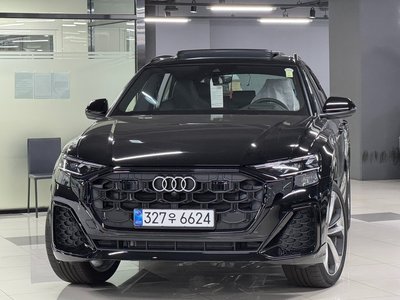 AUDI Q8 - 1