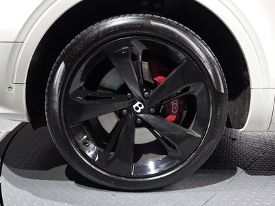 BENTLEY BENTAYGA - 6