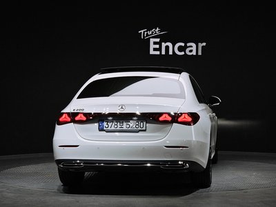 MERCEDES-BENZ E-CLASS - 4