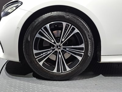 MERCEDES-BENZ E-CLASS - 6