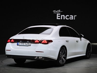 MERCEDES-BENZ E-CLASS - 3