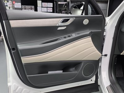 2024 Genesis GV80 thumbnail 14